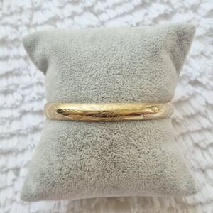 Vintage 14k Yellow Gold Diamond Cut Floral Bangle Bracelet 8mm